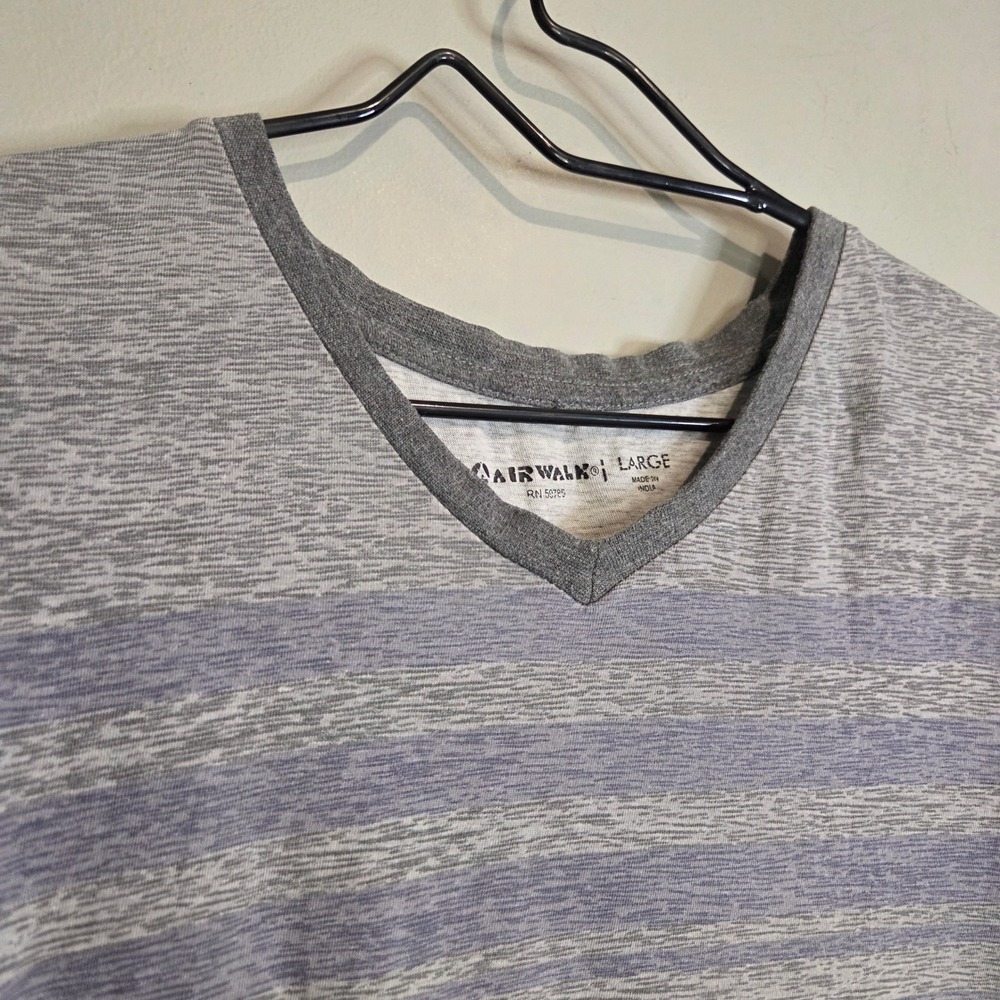 Airwalk Skateboarding V-Neck Shirt Mens Large Gray Blue Striped Space Dye Tee